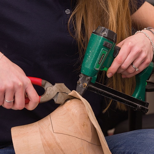 Traditionelles Schuhmacherhandwerk mit viel Wissen und Erfahrung